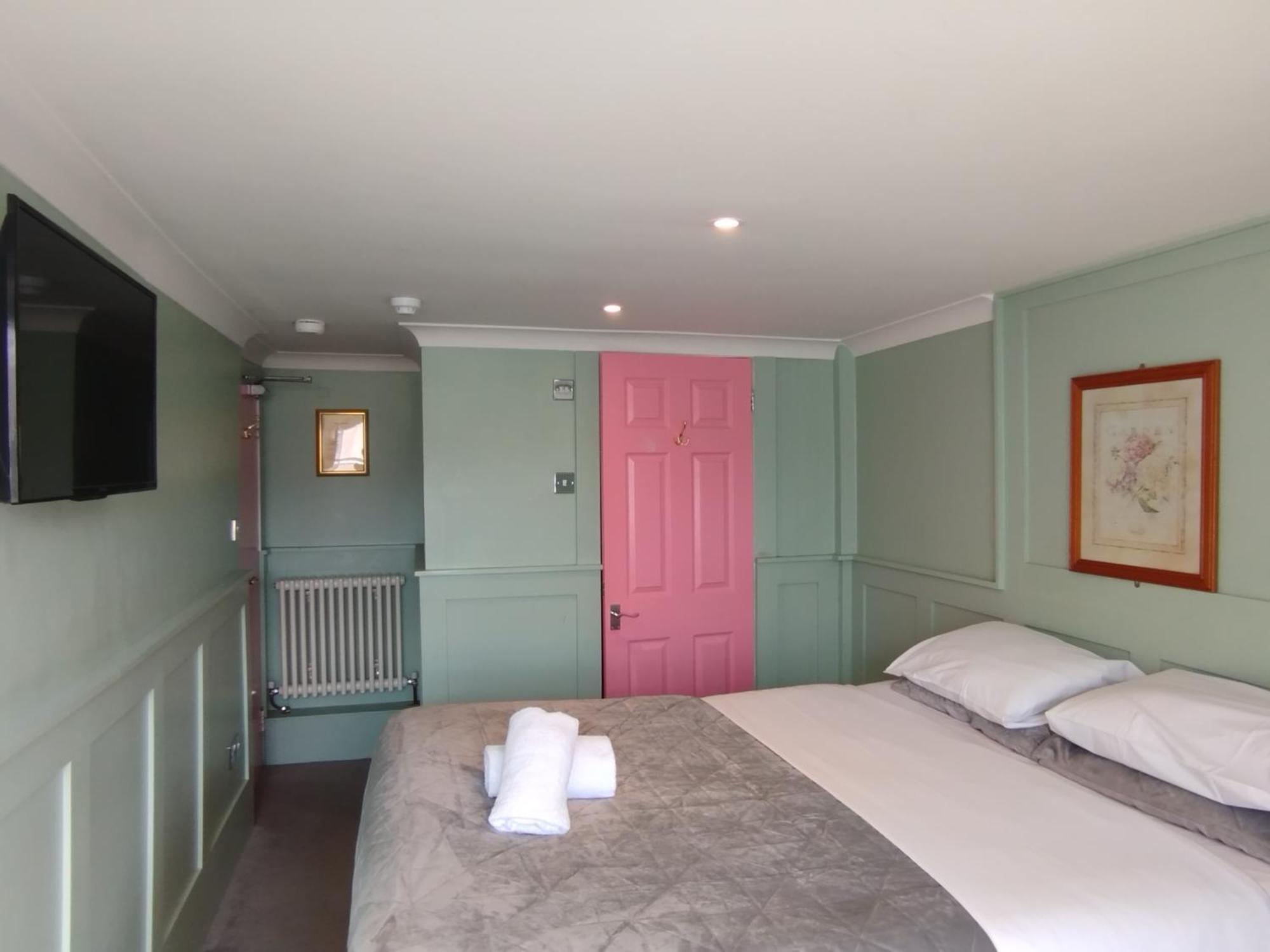 Hotel The Willows 2*