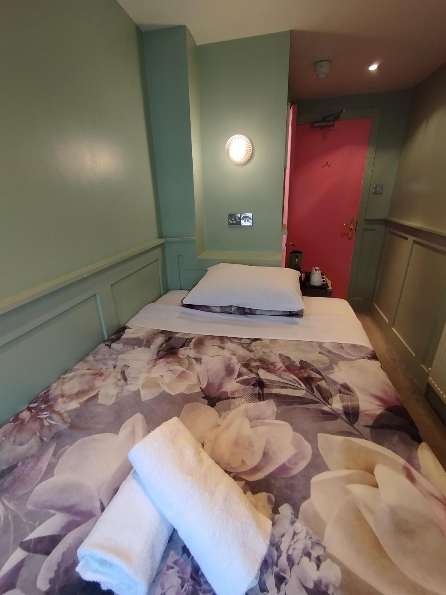 Hotel The Willows 2*